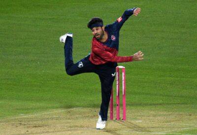 Kent Spitfires (167-7) lose to Sussex Sharks (171-5) by four runs in T20 Blast at Hove