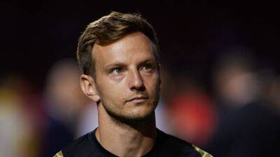 Diego Carlos - Ivan Rakitic - SEVILLA Rakitic: "Espero que me renueven por cinco años más" - en.as.com