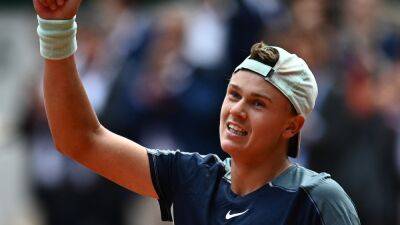 French Open 2022: 19-year-old Holger Rune Knocks Out 2021 Runner-up Stefanos Tsitsipas in Fourth Round