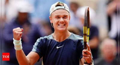 Teenager Rune knocks out Tsitsipas to make French Open quarter-finals