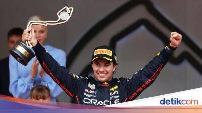 Max Verstappen - Sergio Perez - Lagu Kebangsaan Meksiko Berkumandang di Monako, Sergio Perez Terharu - sport.detik.com - Monaco -  Monaco