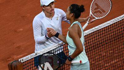 Iga Swiatek Survives Scare Against Injured Zheng Qinwen At French Open, Andrey Rublev Wins