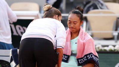 French Open 2022 - Menstraul cramps thwart Zheng Qinwen Roland Garros dream in Iga Swiatek fightback