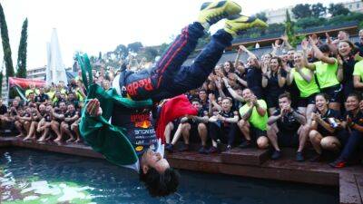 Christian Horner - Sergio Perez - Helmut Marko - Milton Keynes - F1 | Renovación estelar de Pérez - en.as.com