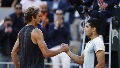 Zverev tames Alcaraz to return to Paris semis