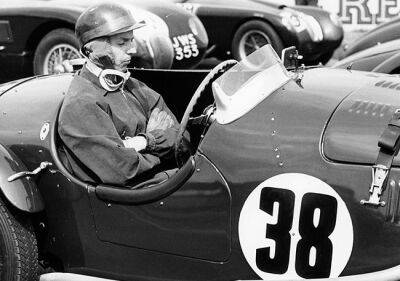 Formula One pioneer Tony 'Racing Dentist' Brooks dies aged 90