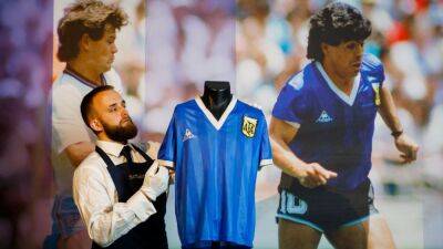 Diego Maradona - Peter Shilton - Steve Hodge - Maradona 'Hand of God' jersey sells for world-record price at auction - espn.com - Argentina - London - New York -  New York - county Hamilton