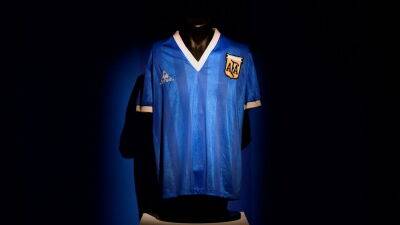 London - Steve Hodge - Argentina - Maradona's 'hand of God' World Cup jersey auctioned for $9.3 million - france24.com - France - Argentina - New York -  Mexico City