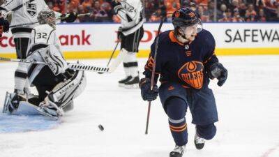 Leon Draisaitl - Jay Woodcroft - Oilers' Yamamoto a popular linemate, pesky opponent - tsn.ca