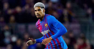 Ronald Araújo - Ronald Araujo breaks silence after rejecting ‘dizzying’ Man Utd offer for Barcelona extension - msn.com - Manchester - Spain - Usa - Uruguay