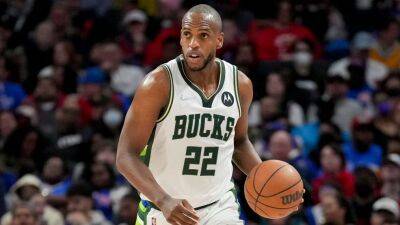 Mike Budenholzer - Grant Williams - Bucks’ Khris Middleton out at least two more games with sprained knee - nbcsports.com -  Boston - county Bucks