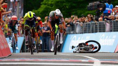 Mathieu van der Poel grabs thrilling Stage 1 victory at Giro d'Italia as Caleb Ewan crashes in final dash