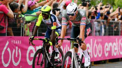 Caleb Ewan - Mathieu van der Poel takes opening stage of Giro d'Italia as Caleb Ewan crashes before line - rte.ie - France - Australia -  Budapest - Eritrea