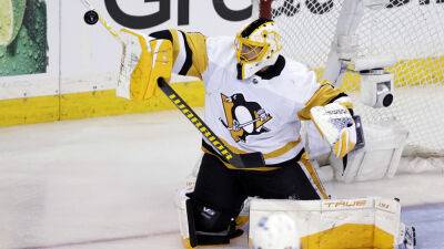 Penguins goalie Casey DeSmith out for playoffs after core surgery