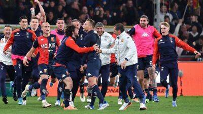 Épica del Genoa tras un golazo de Dybala - en.as.com