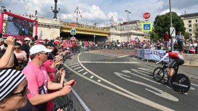 'Wonderful to see' - Huge support from excited Hungarian fans for home town riders on Stage 2 of Giro d'Italia