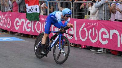 Simon Yates - Simon Yates manda el primer aviso y Van der Poel salva el rosa - en.as.com -  Budapest