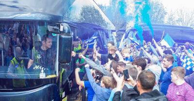 Frank Lampard - Frank Lampard fist bumps fans as Everton get incredible send off from Finch Farm for Leicester City - msn.com - Britain -  Leicester -  Liverpool