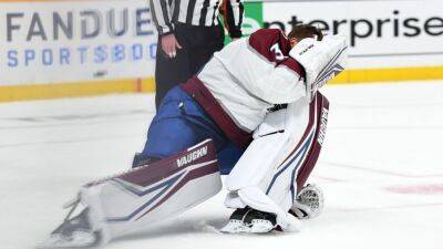 Colorado Avalanche goalie Darcy Kuemper struck in eye by stick, exits Game 3