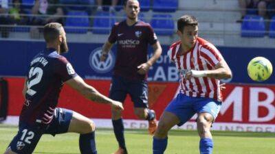 Gerard Valentín - El Huesca - Pablo Martínez - El Alcoraz - Pedro Díaz mantiene vivo al Sporting - en.as.com