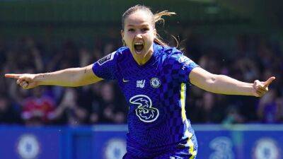 Chelsea clinch third straight WSL title with come-from-behind win over Man Utd