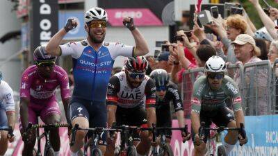 Mikel Landa - Sean Kelly - Cavendish vuelve a ganar en el Giro con un bonito esprint - en.as.com - Bahrain - Israel