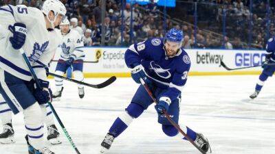 Lightning dominate early, lead Leafs after first period