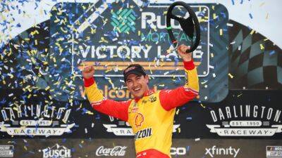 Joey Logano - William Byron - Martin Truex-Junior - Ross Chastain - Joey Logano moves William Byron for Darlington victory - nbcsports.com - Los Angeles