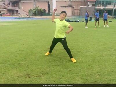 Watch: BCCI Shares Video Of Football Captain Sunil Chhetri Taking Part In A Fielding Drill At National Cricket Academy