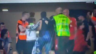 Wanda Metropolitano - El padre expulsado en el derbi con su hijo, provocó una pelea - en.as.com