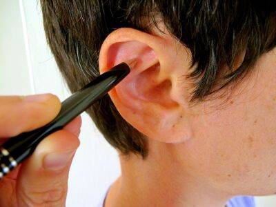 Alivia el estrés masajeando este punto del oído