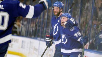 Lightning take Game 4 to even series with Maple Leafs