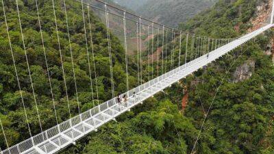 Abre el puente de cristal más largo del mundo