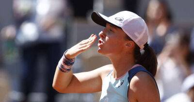 Tennis-Swiatek shakes off early nerves to reach French Open semi-finals