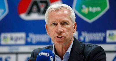 Alan Pardew - Alan Pardew quits Bulgarian club after fans racially abuse their own players - msn.com - Bulgaria