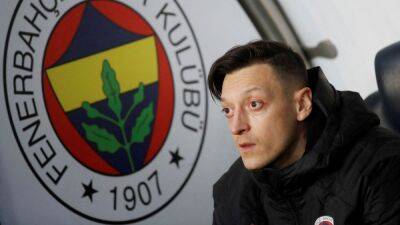 Özil está determinado de quedarse en el Fenerbahce