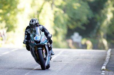 Michael Dunlop - TT 2022: Dunlop takes Supersport race two victory - bikesportnews.com