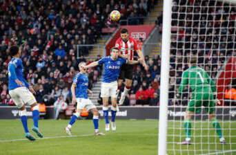 Reading set to wait as striker target in talks over new Southampton deal - msn.com