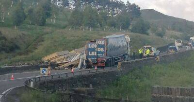 Woodhead Pass 'likely to be closed for some time' after lorry sheds its load - manchestereveningnews.co.uk - Manchester