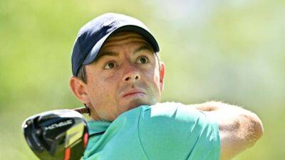 McIlroy charges but Clark clings to Canadian Open lead