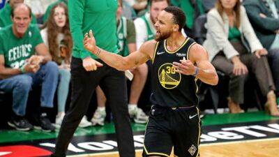 Curry's iconic performance leaves Warriors teammates stunned