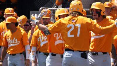 Top-seeded Tennessee Volunteers bounce back, even series with win at NCAA baseball super regional
