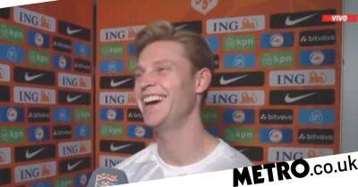 Frenkie De Jong laughs at Manchester United question after Barcelona reject opening bid