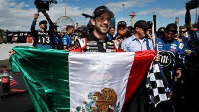 Daniel Suarez - Chris Buescher - Daniel Suarez wins at Sonoma to become first Mexican-born driver with NASCAR Cup Series victory - espn.com - Spain - Mexico - state California