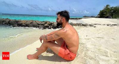 Virat Kohli in vacation mode on beach ahead of England tour