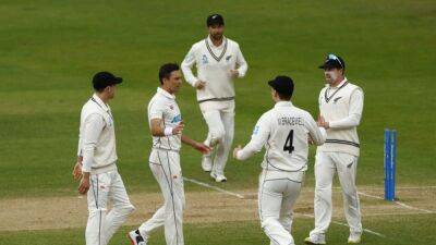 New Zealand lead by 41 at lunch on fourth day