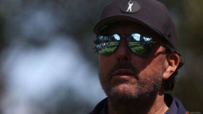Mickelson paired with Lowry, Oosthuizen in latest US Open attempt