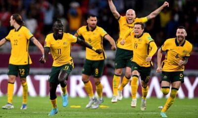 Andrew Redmayne the hero as Socceroos reach World Cup with shootout win over Peru