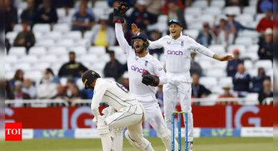 New Zealand collapse on Day 4 gives England hope in tense second Test