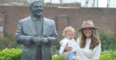 Alex Scott - Charlotte Dawson visits late dad's statue with her son as she show's off her Les Dawson neck tattoo - manchestereveningnews.co.uk - county Dawson